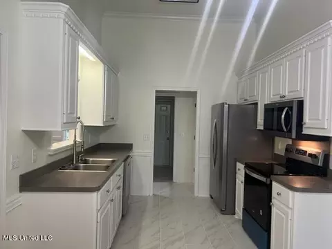 Kitchen - 720 Prominence Dr, Flowood, MS 39232 photo 2 of 2