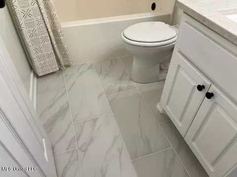 Bath - 720 Prominence Dr, Flowood, MS 39232 photo 6 of 8