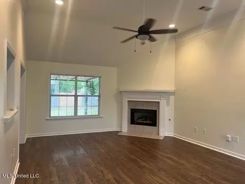 Living - 720 Prominence Dr, Flowood, MS 39232 photo 2 of 5