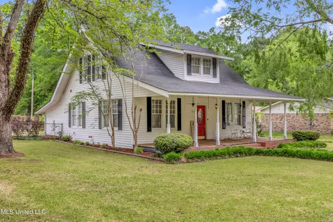 Exterior - 114 Willow St, D'lo, MS 39062 photo 4 of 7