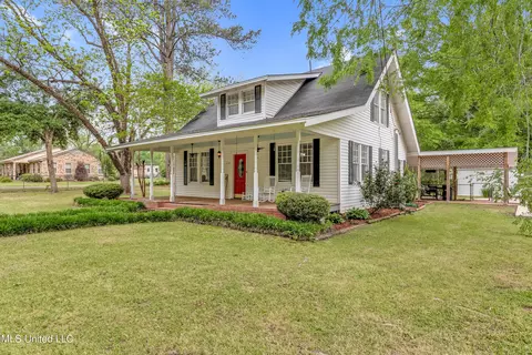 Exterior - 114 Willow St, D'lo, MS 39062 photo 2 of 7