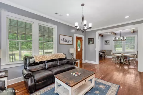 Living - 114 Willow St, D'lo, MS 39062 photo 2 of 2