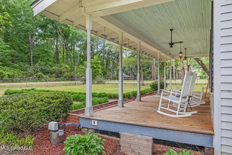 Exterior - 114 Willow St, D'lo, MS 39062 photo 3 of 7