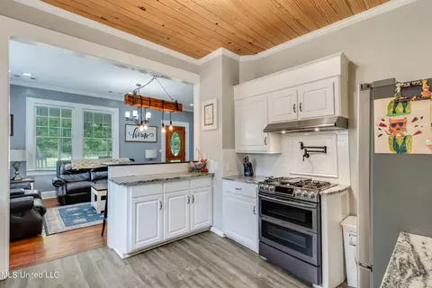 Kitchen - 114 Willow St, D'lo, MS 39062 photo 1 of 3
