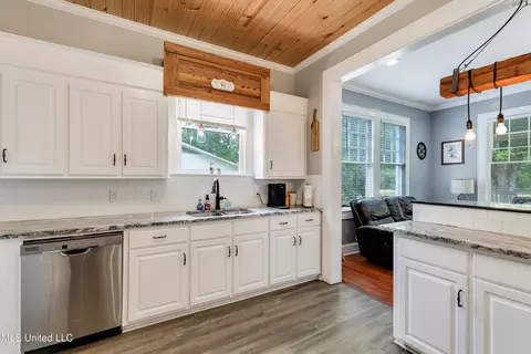 Kitchen - 114 Willow St, D'lo, MS 39062 photo 3 of 3