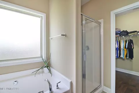 Bath - 3880 River Trace Dr, Biloxi, MS 39532 photo 2 of 3