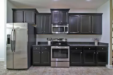 Kitchen - 3880 River Trace Dr, Biloxi, MS 39532 photo 3 of 4
