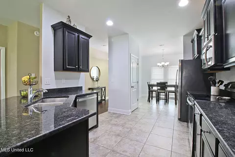 Kitchen - 3880 River Trace Dr, Biloxi, MS 39532 photo 4 of 4