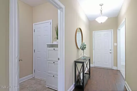Entry Way - 3880 River Trace Dr, Biloxi, MS 39532 photo 3 of 3