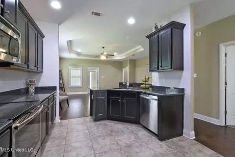 Kitchen - 3880 River Trace Dr, Biloxi, MS 39532 photo 2 of 4