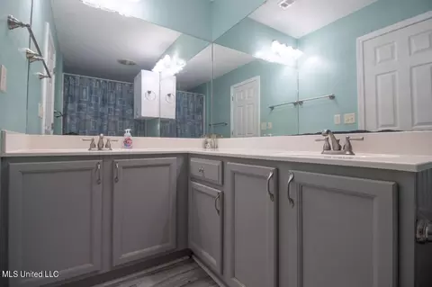 Bath - 400 Pinecrest Cir, Long Beach, MS 39560 photo 3 of 4