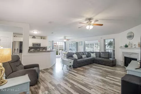 Living - 400 Pinecrest Cir, Long Beach, MS 39560 photo 1 of 4