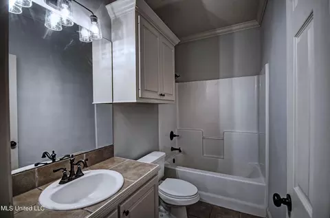 Bath - 336 Towne St, Brandon, MS 39042 photo 3 of 3