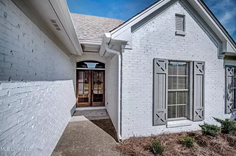 Exterior - 336 Towne St, Brandon, MS 39042 photo 2 of 3