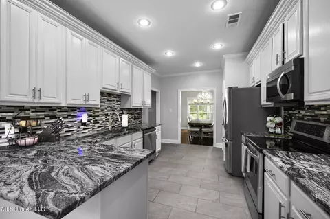 Kitchen - 47 Mansfield Rd, Picayune, MS 39466 photo 2 of 4