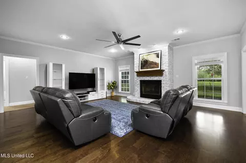 Living - 47 Mansfield Rd, Picayune, MS 39466 photo 1 of 3