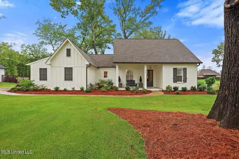 125 Lake Ridge Dr, Madison, MS 39110