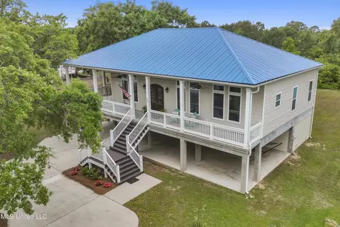 204 S Island View Ave, Long Beach, MS 39560