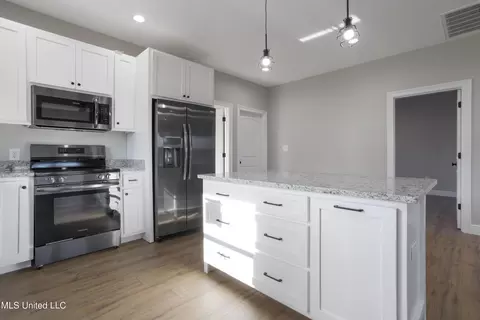 Kitchen - 3177 Tannertown Rd, Lucedale, MS 39452 photo 5 of 6