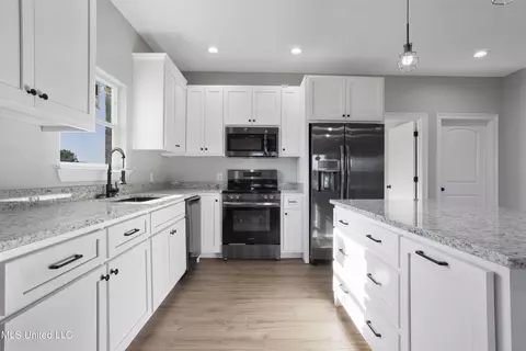 Kitchen - 3177 Tannertown Rd, Lucedale, MS 39452 photo 4 of 6