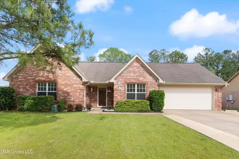 5914 Ingleside Dr, Horn Lake, MS 38637