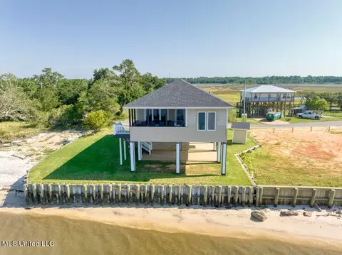 6705 Belle Fontaine Dr, Ocean Springs, MS 39564