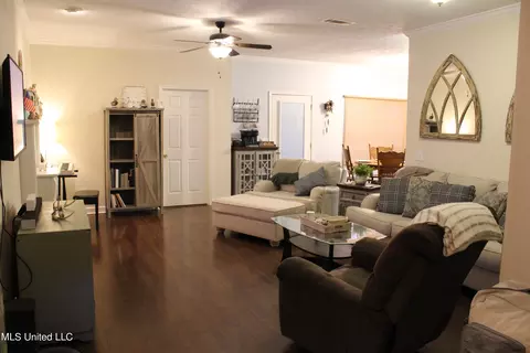 Living - 171 Commonwealth Ave, Brandon, MS 39047 photo 1 of 3