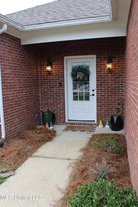 Entry Way - 171 Commonwealth Ave, Brandon, MS 39047 photo 1 of 2