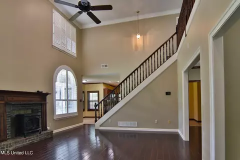 Living - 3555 Bright Rd, Hernando, MS 38632 photo 2 of 3