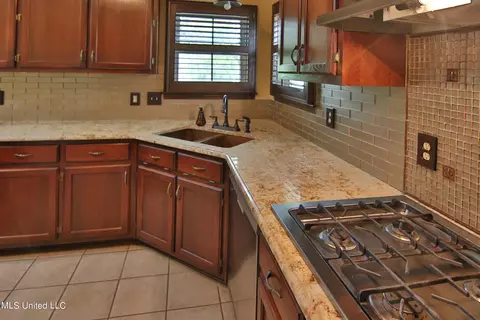 Kitchen - 3555 Bright Rd, Hernando, MS 38632 photo 2 of 4