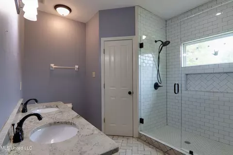 Bath - 3555 Bright Rd, Hernando, MS 38632 photo 1 of 4