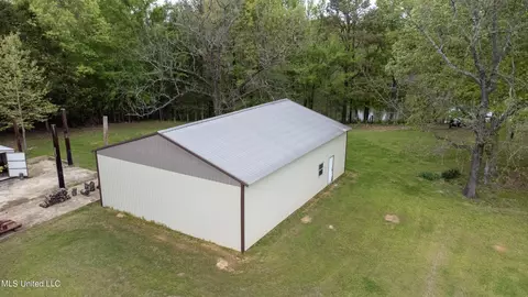 Exterior - 3555 Bright Rd, Hernando, MS 38632 photo 8 of 10