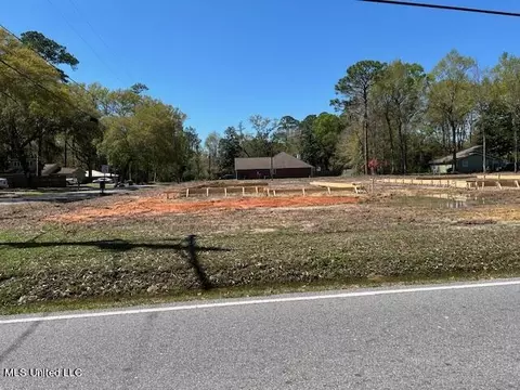 3104 Grouper Rd, Gautier, MS 39553