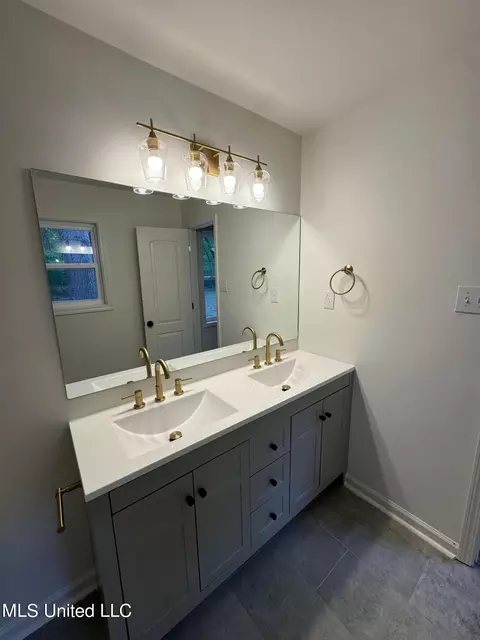 Bath - 2902 Nolan Rd, Olive Branch, MS 38654 photo 4 of 5