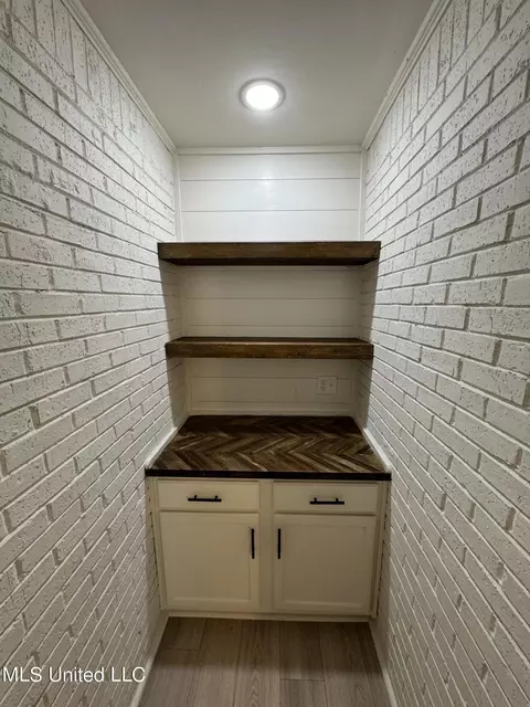 Entry Way - 2902 Nolan Rd, Olive Branch, MS 38654 photo 4 of 6