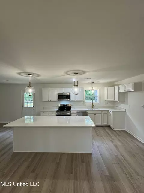 Kitchen - 2902 Nolan Rd, Olive Branch, MS 38654 photo 6 of 6