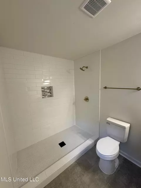 Bath - 2902 Nolan Rd, Olive Branch, MS 38654 photo 5 of 5