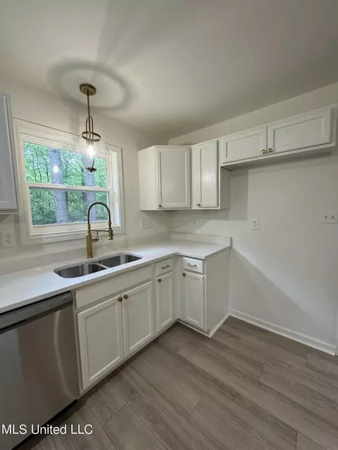 Kitchen - 2902 Nolan Rd, Olive Branch, MS 38654 photo 3 of 6