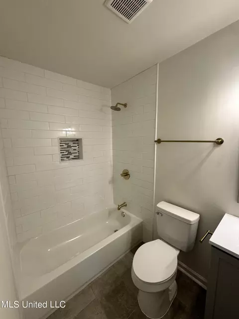 Bath - 2902 Nolan Rd, Olive Branch, MS 38654 photo 2 of 5