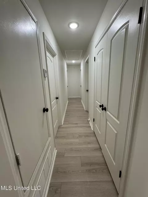 Entry Way - 2902 Nolan Rd, Olive Branch, MS 38654 photo 3 of 6