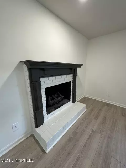 Living - 2902 Nolan Rd, Olive Branch, MS 38654 photo 2 of 2