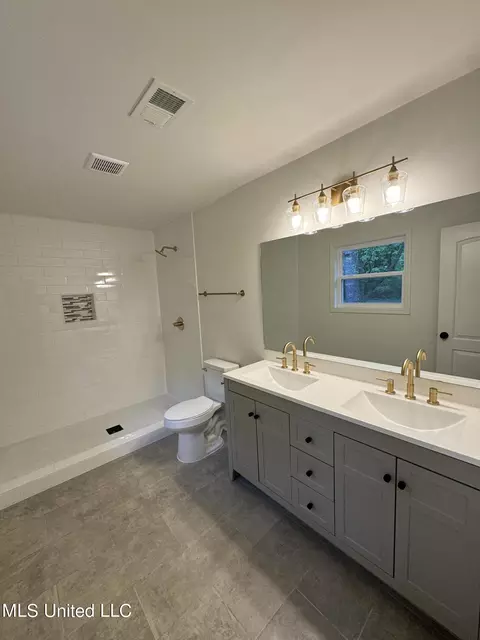 Bath - 2902 Nolan Rd, Olive Branch, MS 38654 photo 3 of 5
