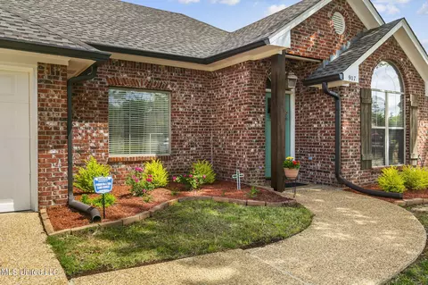 Exterior - 907 Fairview Pl, Brandon, MS 39047 photo 3 of 15
