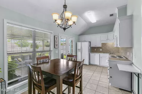 Dining - 907 Fairview Pl, Brandon, MS 39047 photo 1 of 3