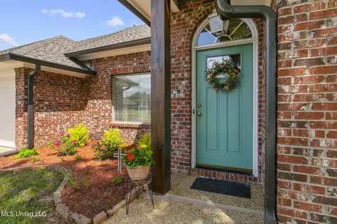 Exterior - 907 Fairview Pl, Brandon, MS 39047 photo 5 of 15