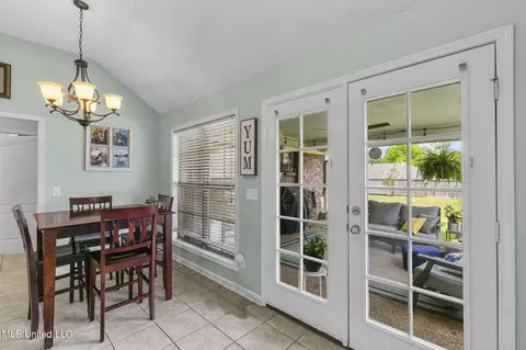 Dining - 907 Fairview Pl, Brandon, MS 39047 photo 2 of 3
