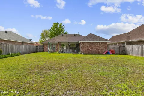 Exterior - 907 Fairview Pl, Brandon, MS 39047 photo 12 of 15
