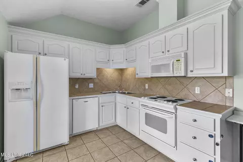 Kitchen - 907 Fairview Pl, Brandon, MS 39047 photo 1 of 2
