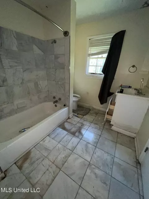 Bath - 213 Green Ave, Drew, MS 38737 photo 2 of 2