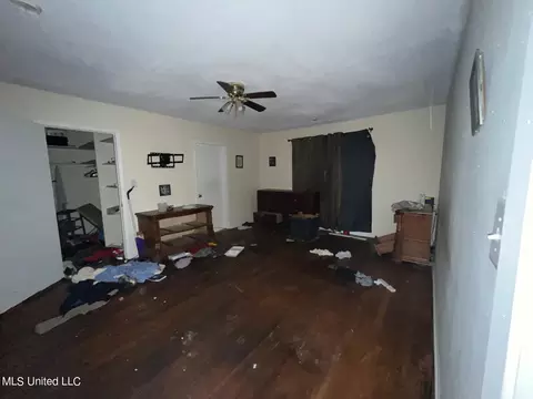 Living - 213 Green Ave, Drew, MS 38737 photo 2 of 3